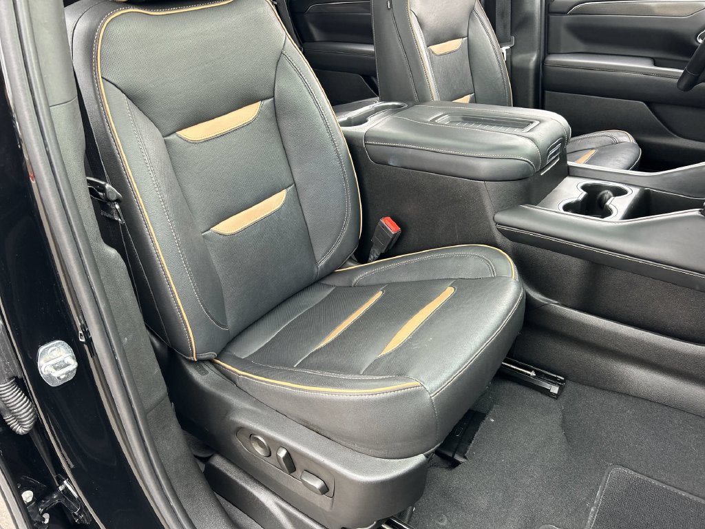 Used 2023 GMC Yukon AT4 w/ Technology Package AWD/4WD image 29