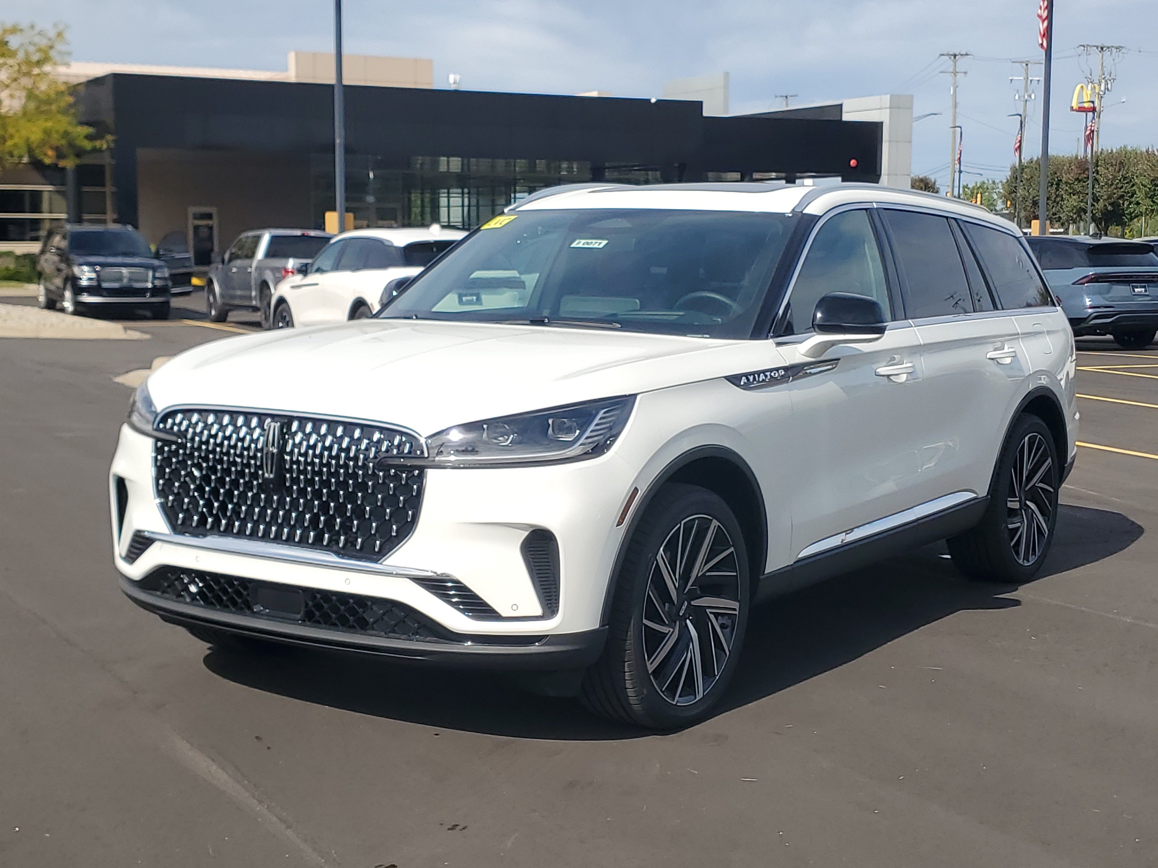 New 2027 Lincoln Aviator Reserve AWD/4WD image 2