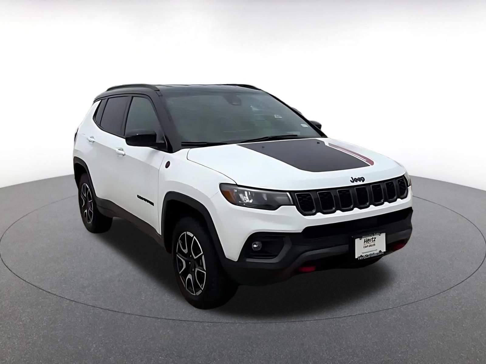 Used 2025 Jeep Compass Trailhawk AWD/4WD image 3