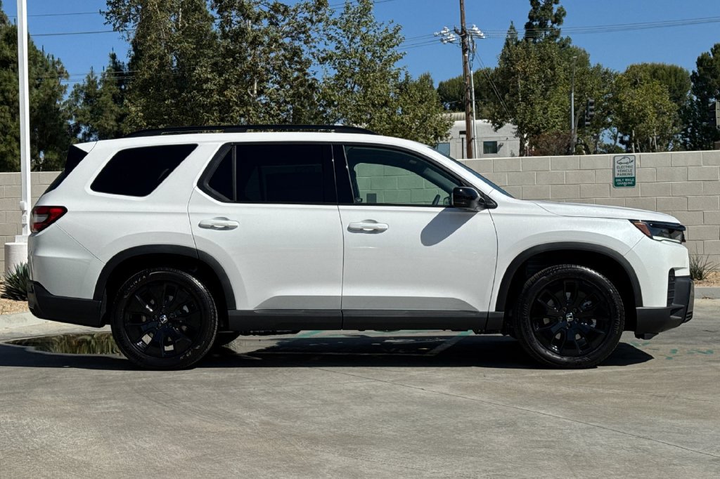 New 2026 Honda Pilot Black Edition image 7
