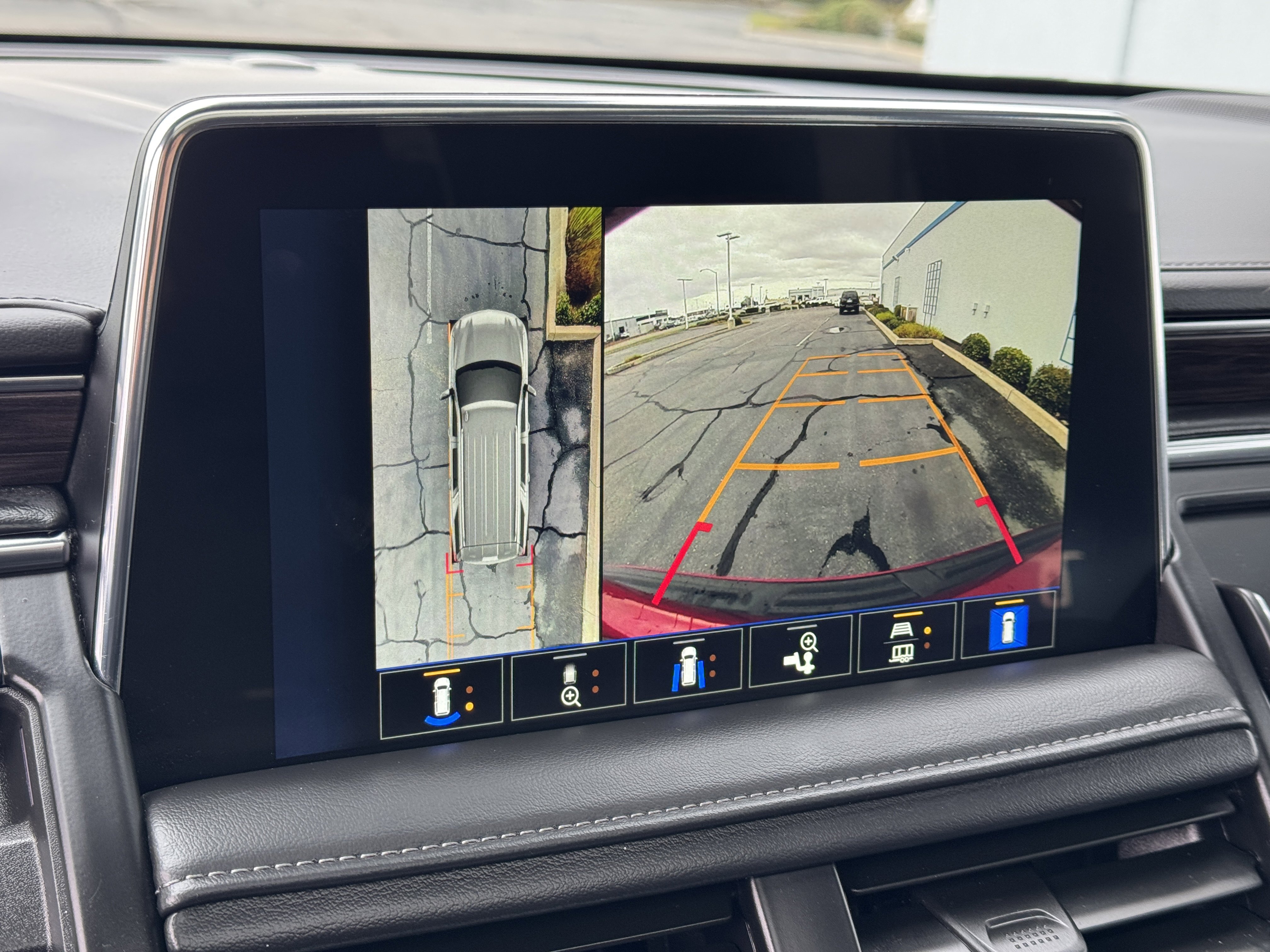 Used 2023 Chevrolet Tahoe Z71 w/ Z71 Off-Road Package image 28