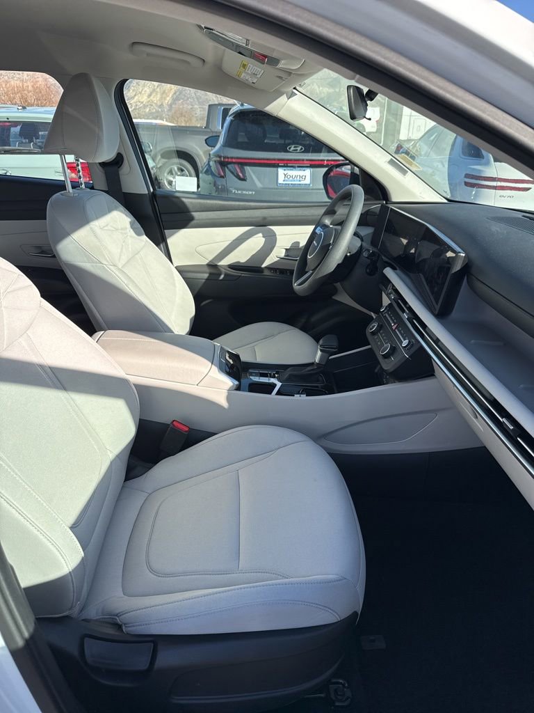 Used 2025 Hyundai Tucson SE image 15