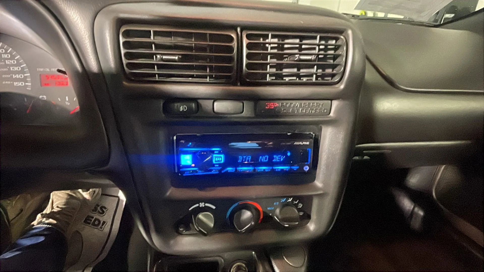 Used 2002 Chevrolet Camaro Z28 w/ SS Performance/Appearance Pkg RWD image 13