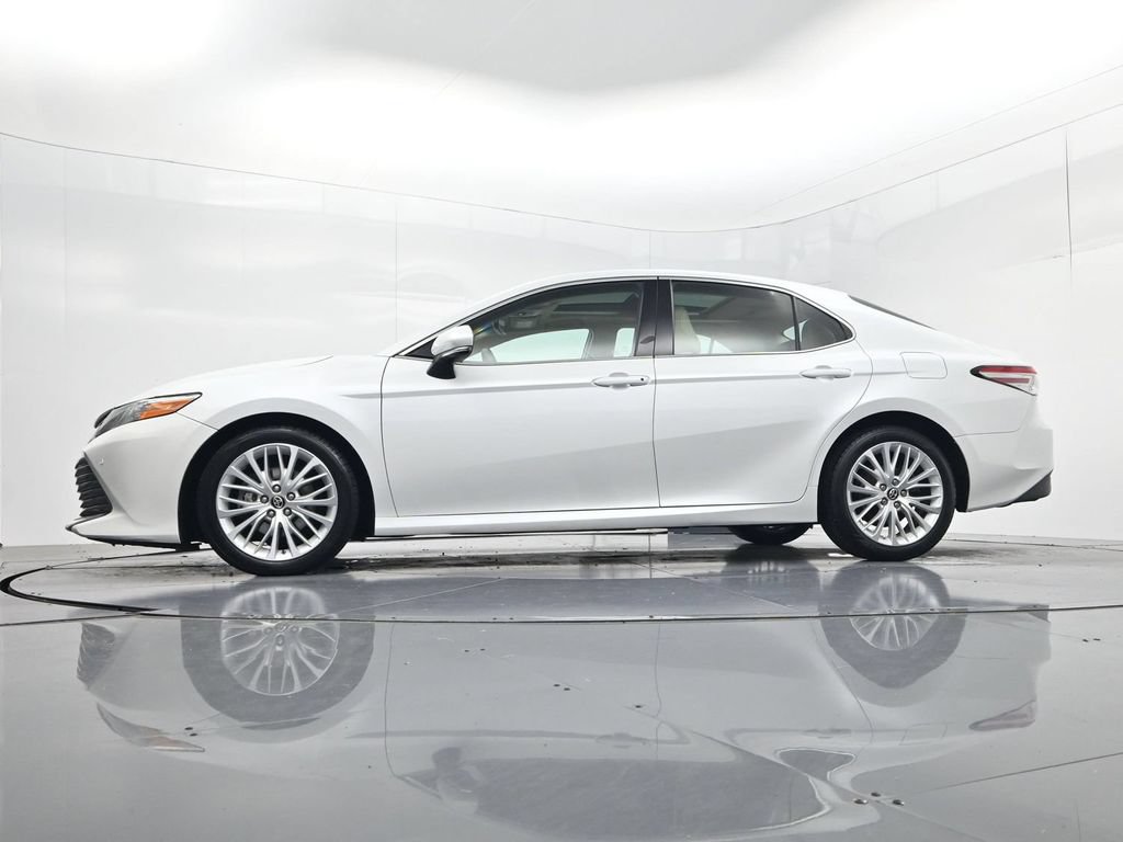 Used 2018 Toyota Camry XLE FWD image 39