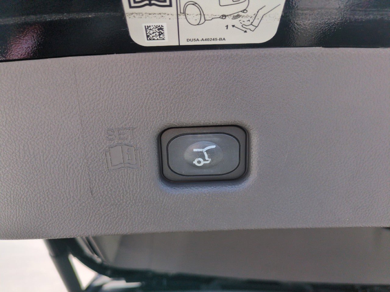 Used 2017 Lincoln MKX Select w/ Select Plus Package FWD image 37