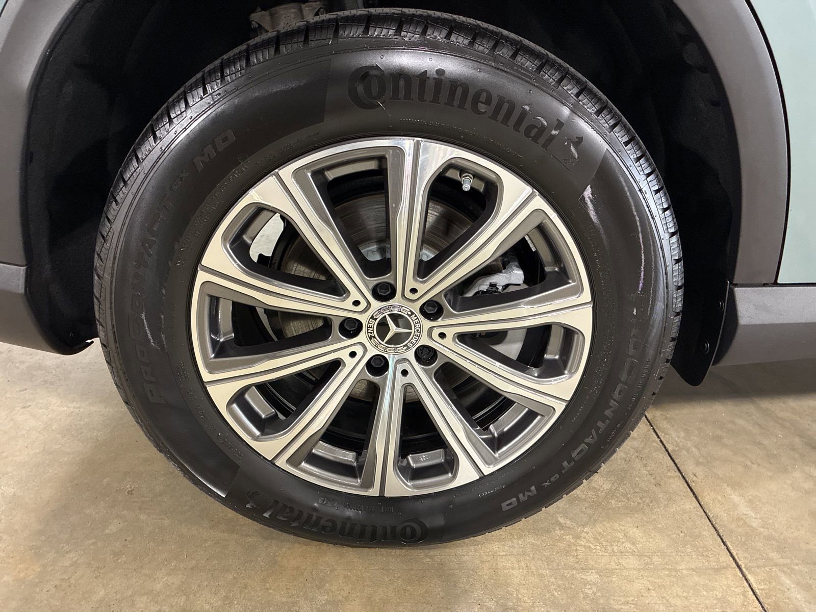 Used 2025 Mercedes-Benz GLC 300 4MATIC image 31