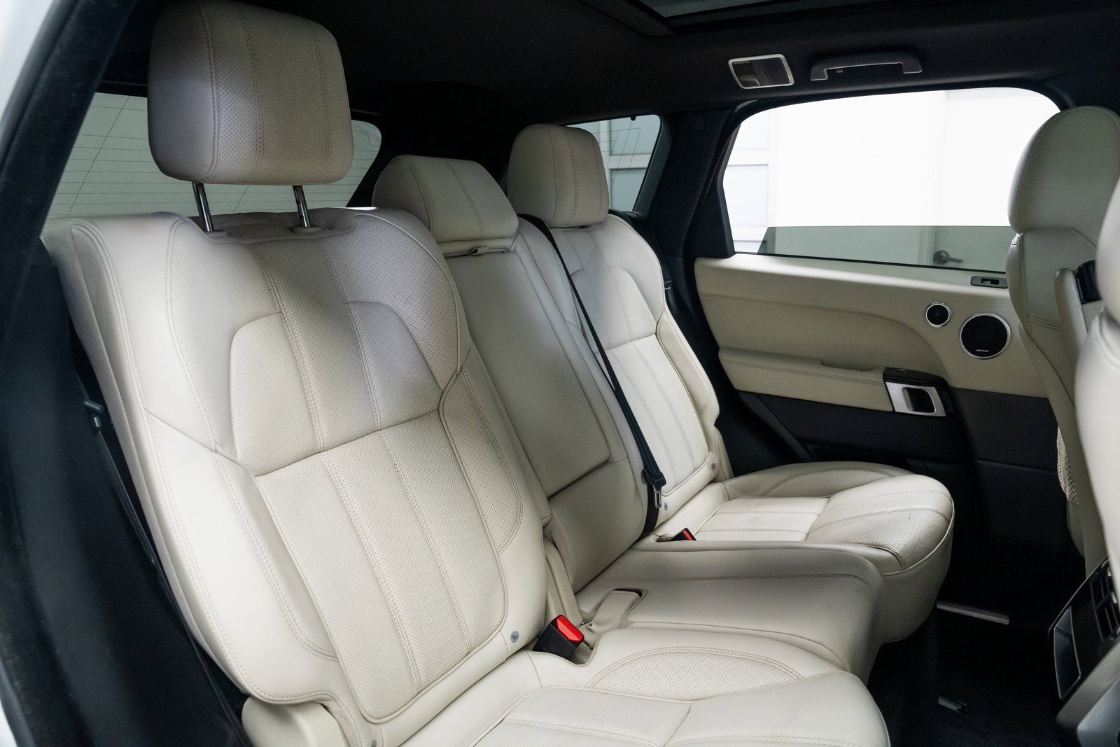 Used 2014 Land Rover Range Rover Sport HSE image 23