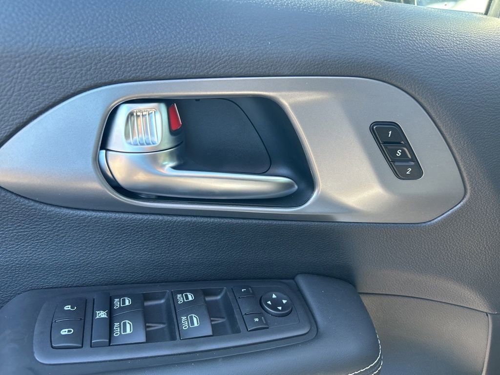 New 2026 Chrysler Pacifica Select FWD image 38