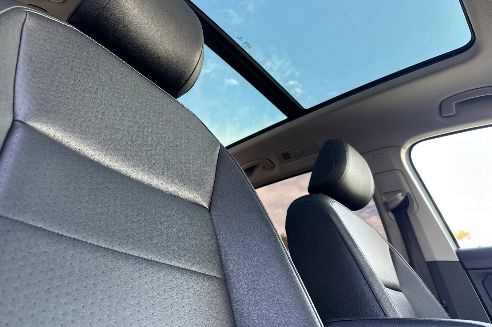 Used 2020 Volkswagen Tiguan SEL FWD image 18