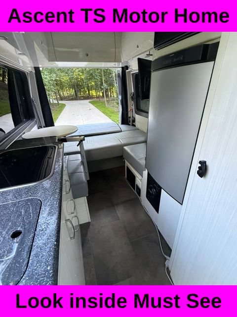 Used 2016 Mercedes-Benz Sprinter 2500 image 11