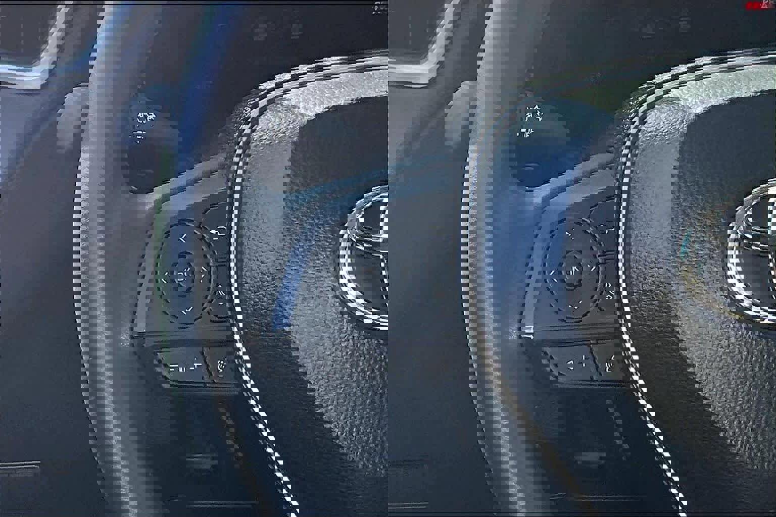 Used 2025 Toyota Corolla Cross XLE w/ Convenience Package image 24