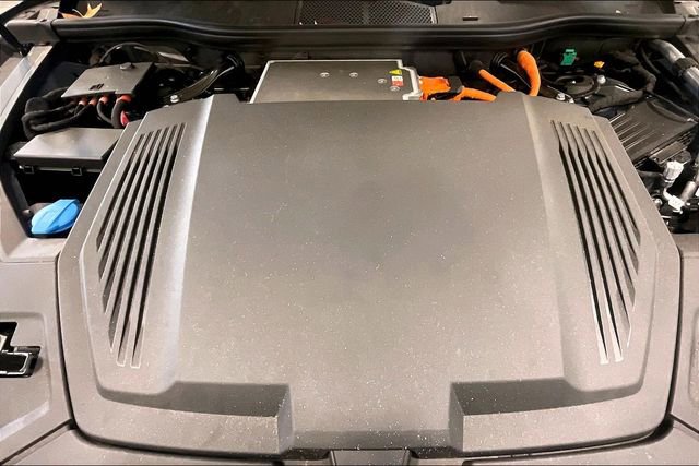 Certified 2024 Audi Q8 e-tron Premium Plus w/ Premium Plus Package image 10