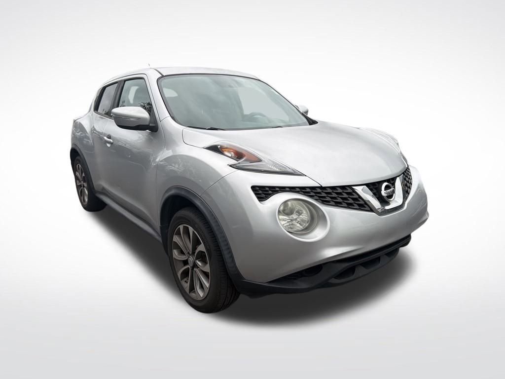 Used 2017 Nissan Juke SV image 2