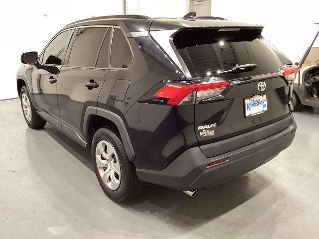Used 2021 Toyota RAV4 LE FWD image 5