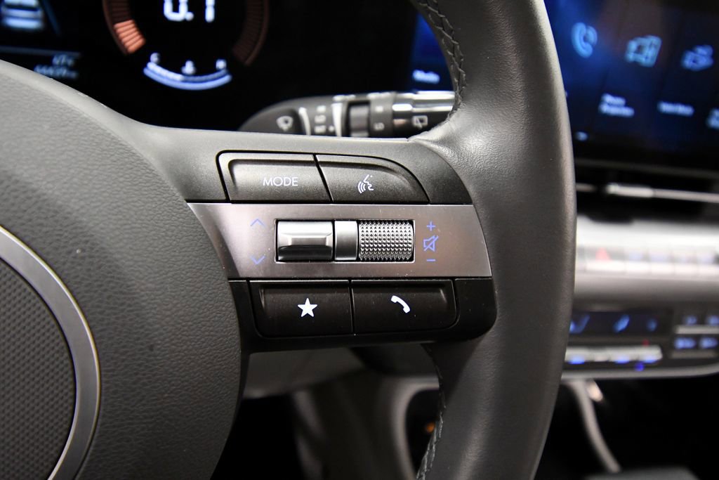 Used 2025 Hyundai Kona SEL image 22