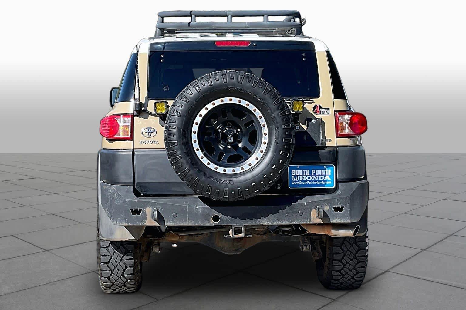 Used 2011 Toyota FJ Cruiser 4WD w/ Upgrade Pkg image 4