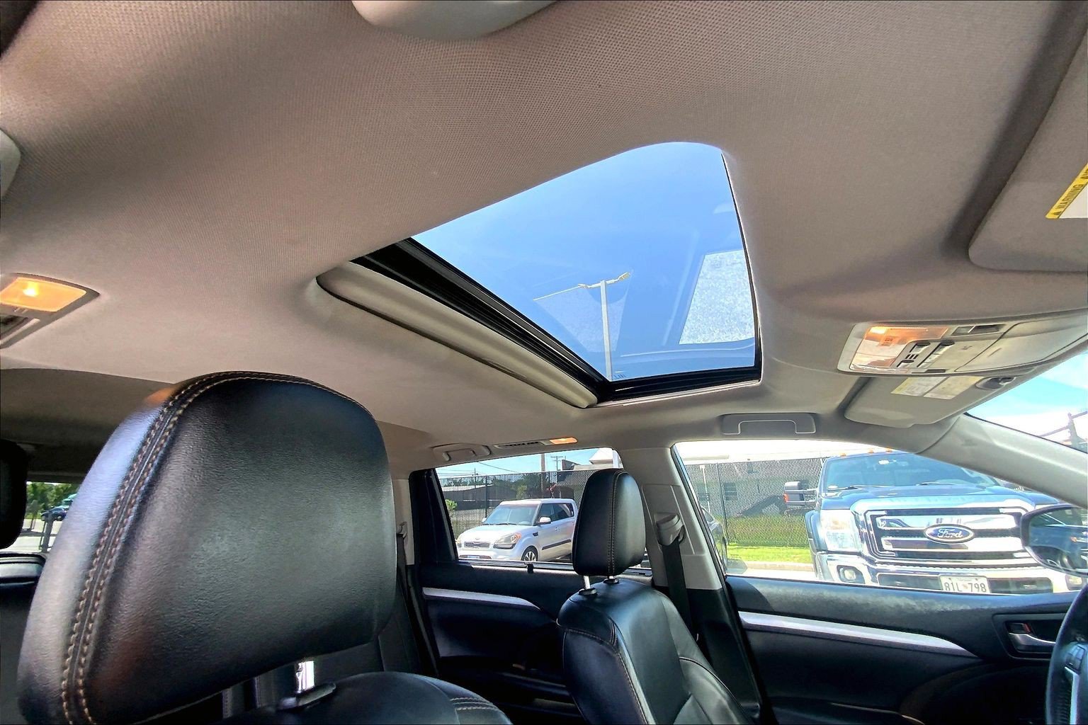 Used 2018 Toyota Highlander XLE AWD/4WD image 27