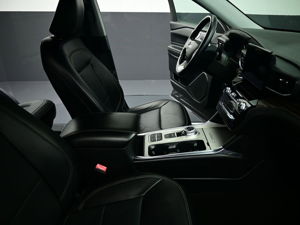 Used 2022 Ford Explorer Limited w/ Equipment Group 301A image 29