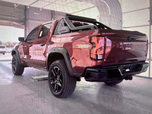 Used 2025 Chevrolet Colorado Trail Boss w/ Midnight Edition AWD/4WD image 9