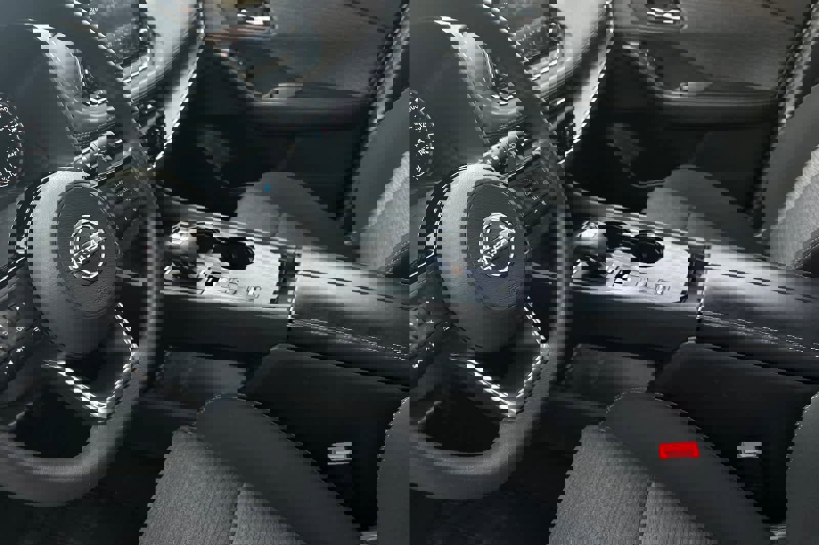 Used 2023 Nissan Rogue SV image 12