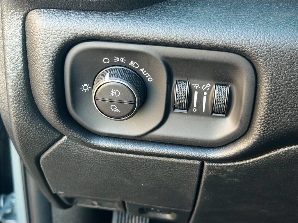 New 2026 RAM 3500 Laramie AWD/4WD image 33