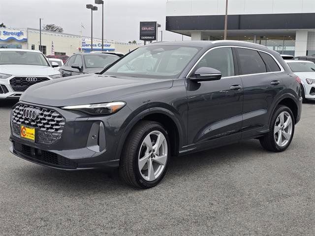 Used 2025 Audi Q5 Premium Plus w/ Premium Plus image 3