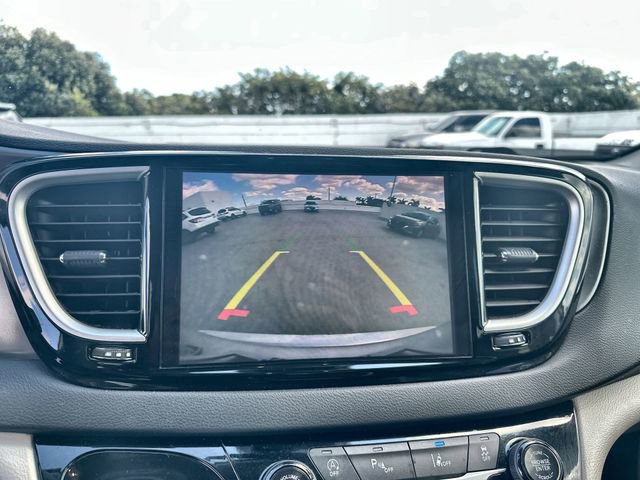 Used 2024 Chrysler Pacifica Touring-L image 25