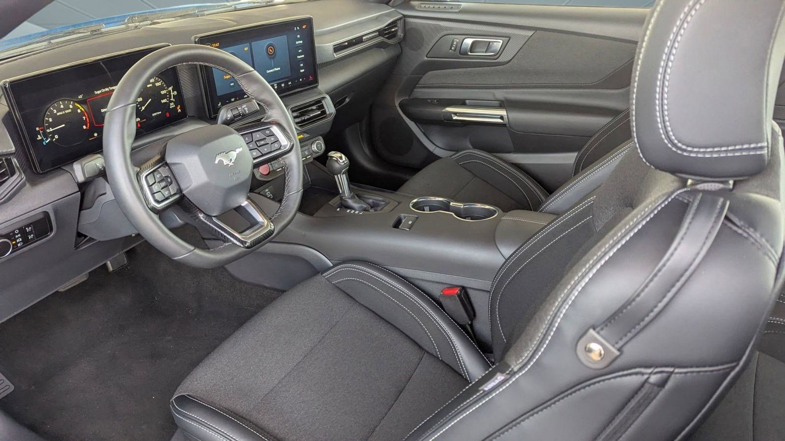 Used 2025 Ford Mustang Coupe image 4