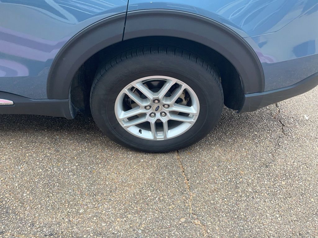 Used 2025 Ford Explorer Active w/ Active Comfort Package image 5