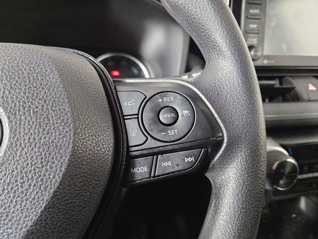 Used 2021 Toyota RAV4 LE AWD/4WD image 22