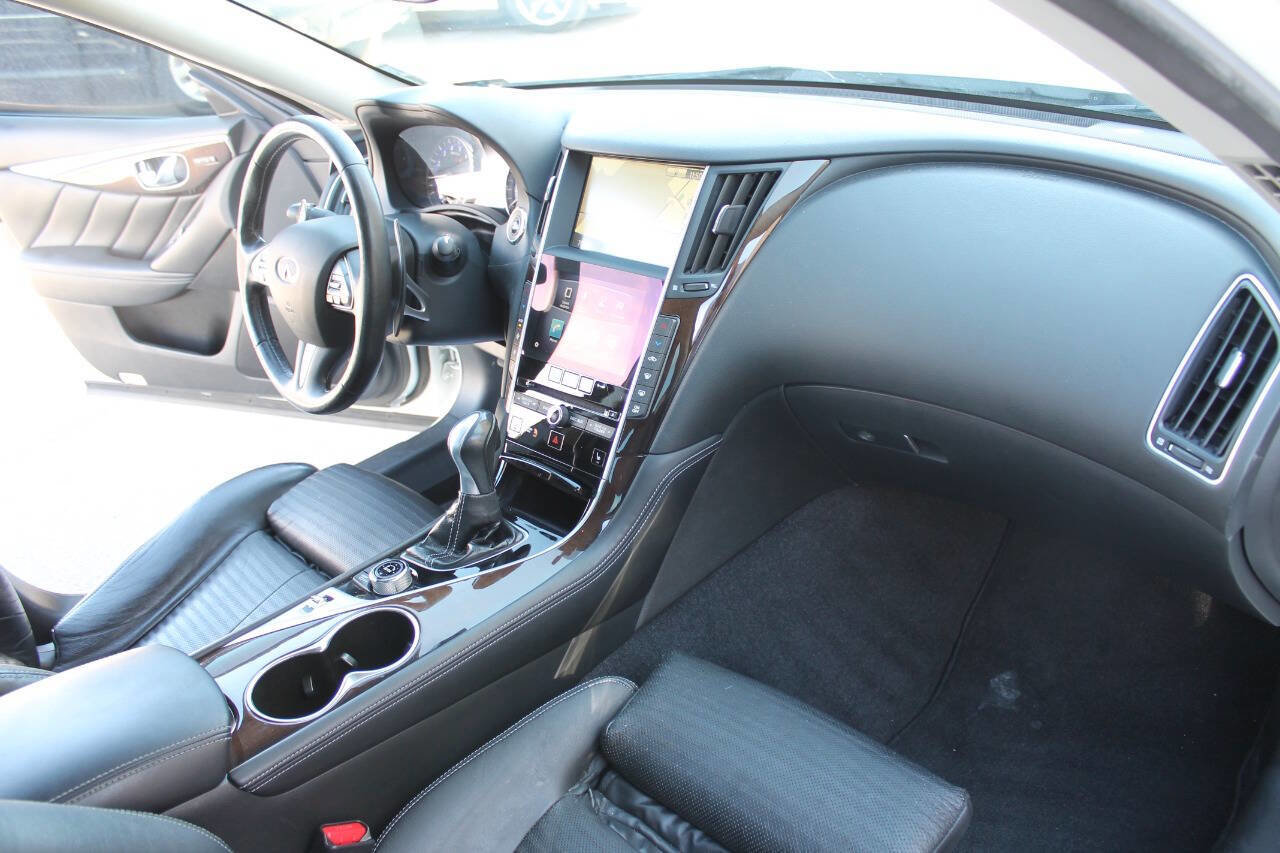 Used 2014 INFINITI Q50 Hybrid AWD w/ Deluxe Technology Package image 31