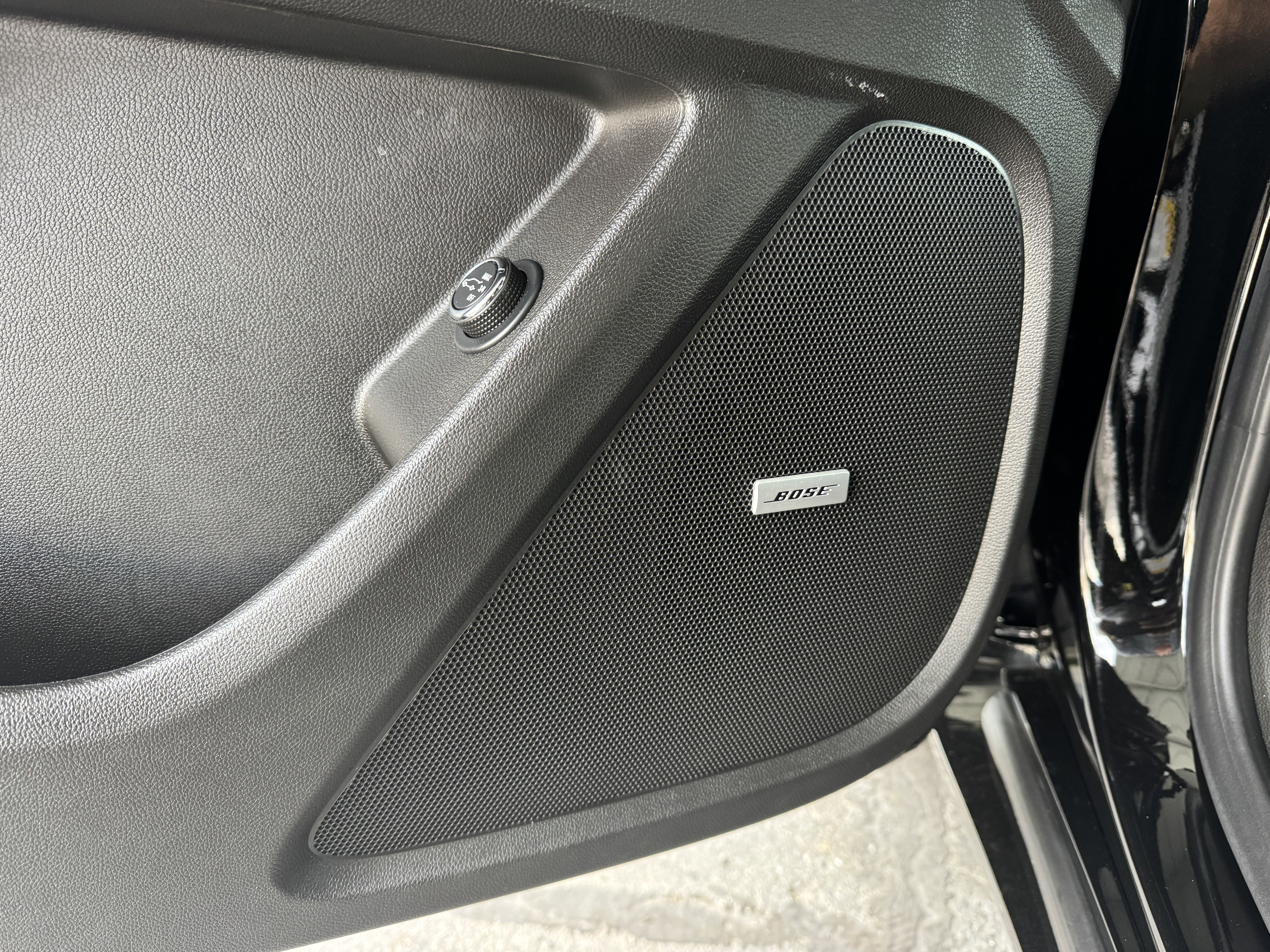 Used 2023 Chevrolet Traverse Premier image 11