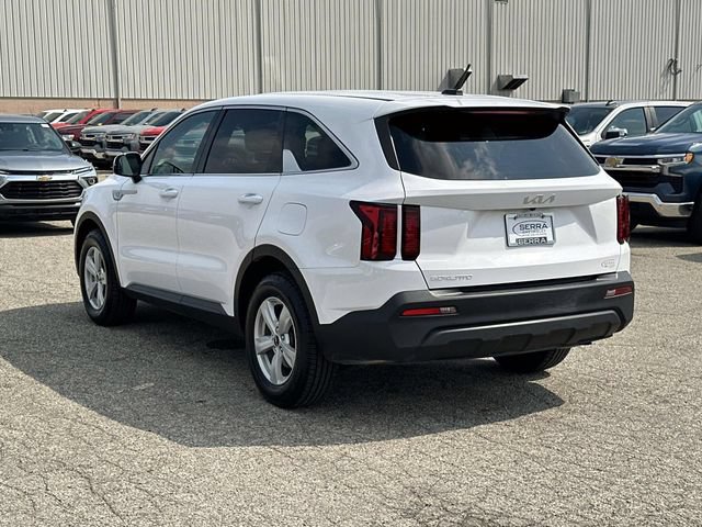 Used 2023 Kia Sorento LX FWD image 5