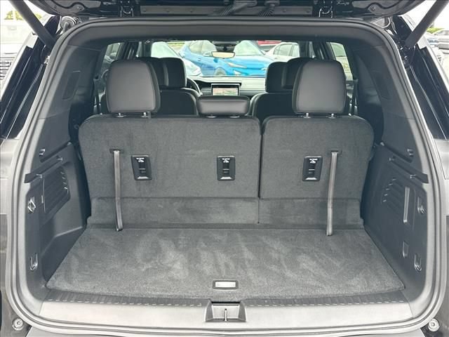 Certified 2026 GMC Acadia Elevation w/ Elevation Premium Package FWD image 11