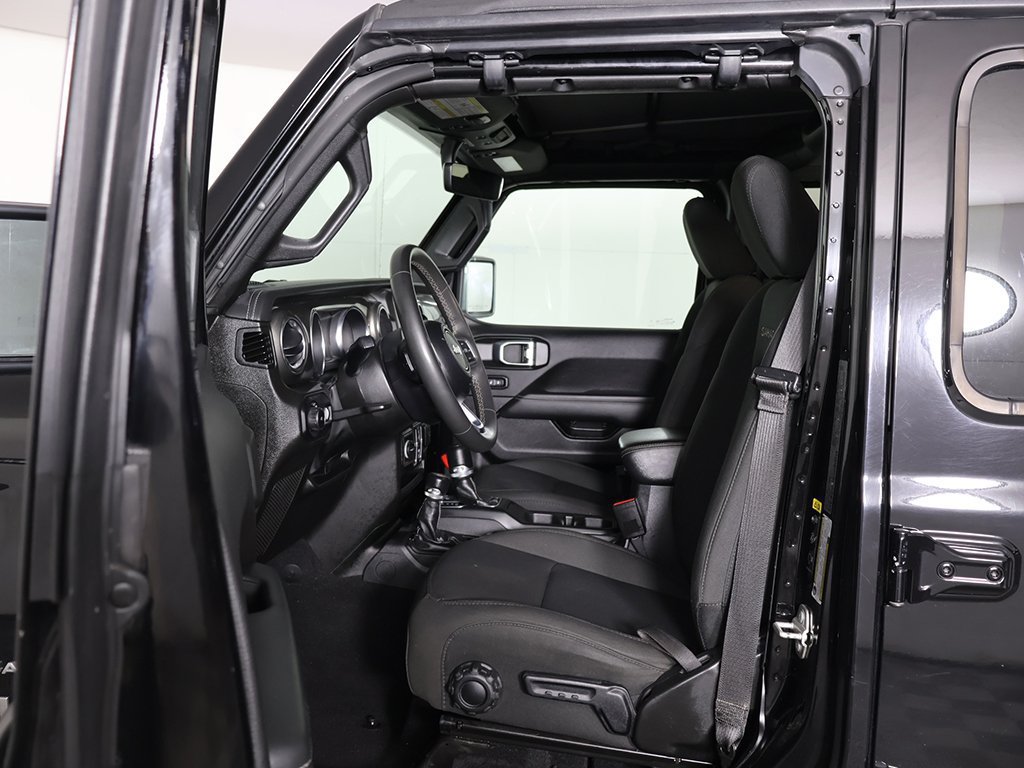 Used 2023 Jeep Wrangler Unlimited Sahara AWD/4WD image 25