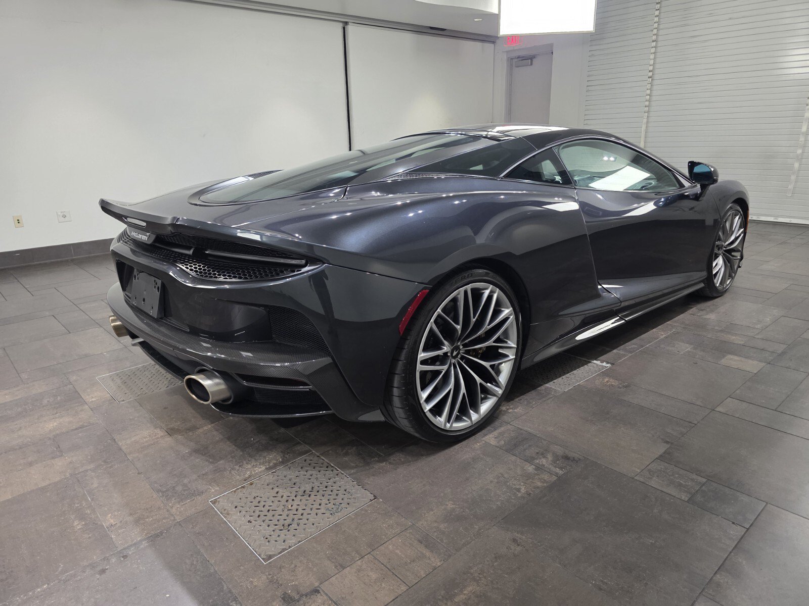 Used 2023 McLaren GT RWD image 29
