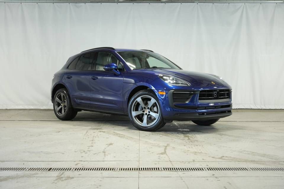 Certified 2026 Porsche Macan AWD/4WD image 9