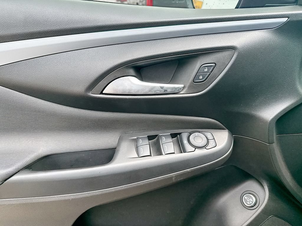 Used 2025 Buick Envista Sport Touring w/ Convenience I Package FWD image 9