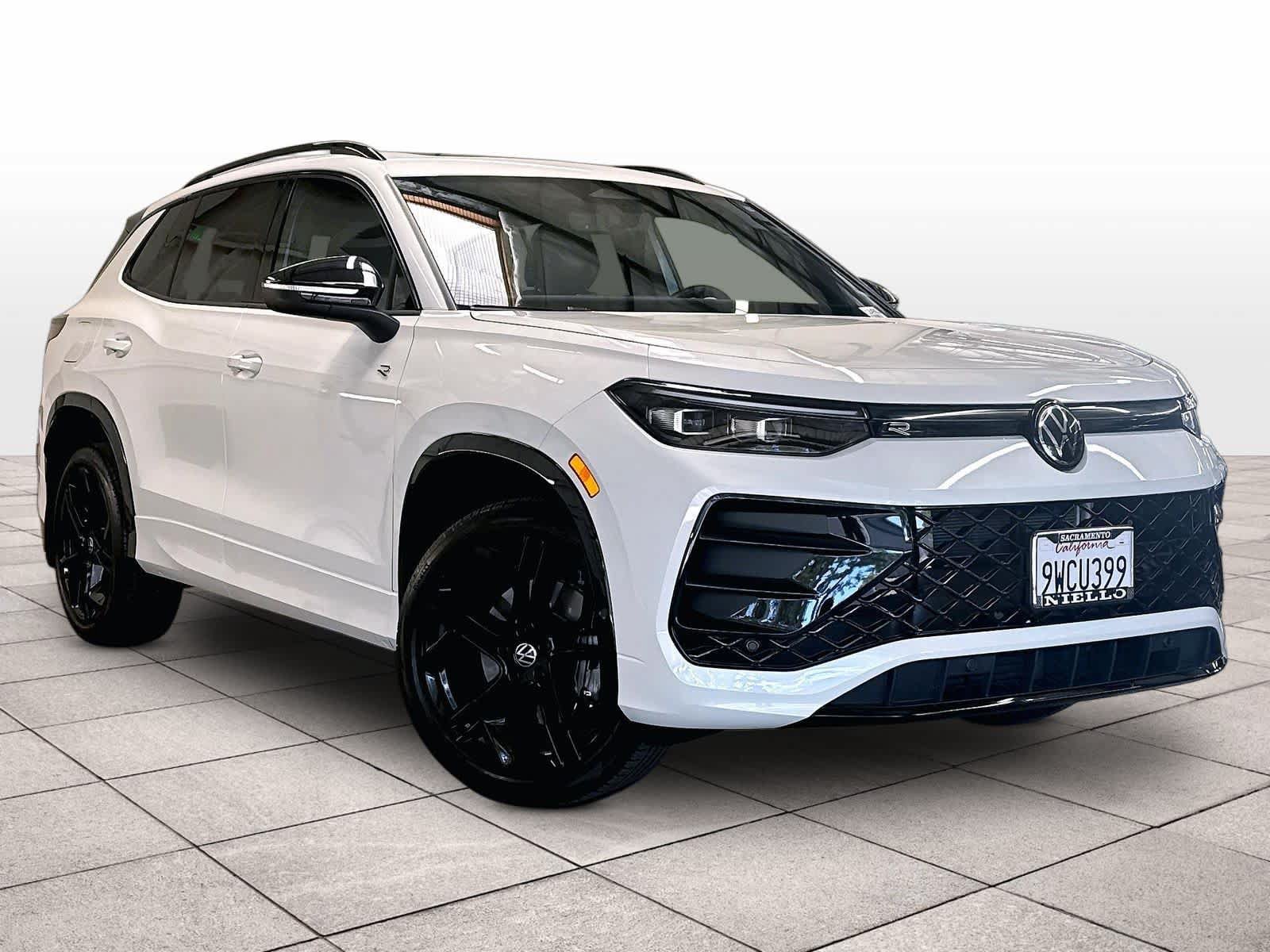 Certified 2026 Volkswagen Tiguan SE R-Line AWD/4WD image 3