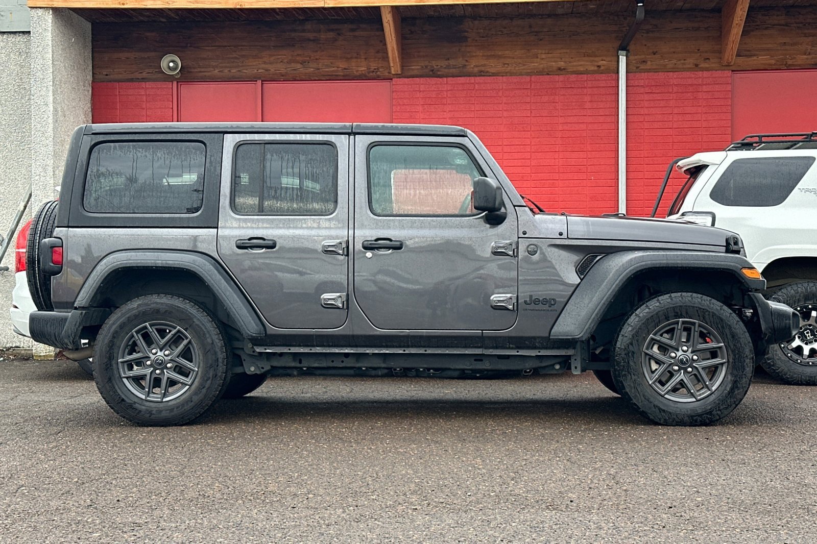 Used 2024 Jeep Wrangler Sport S image 3