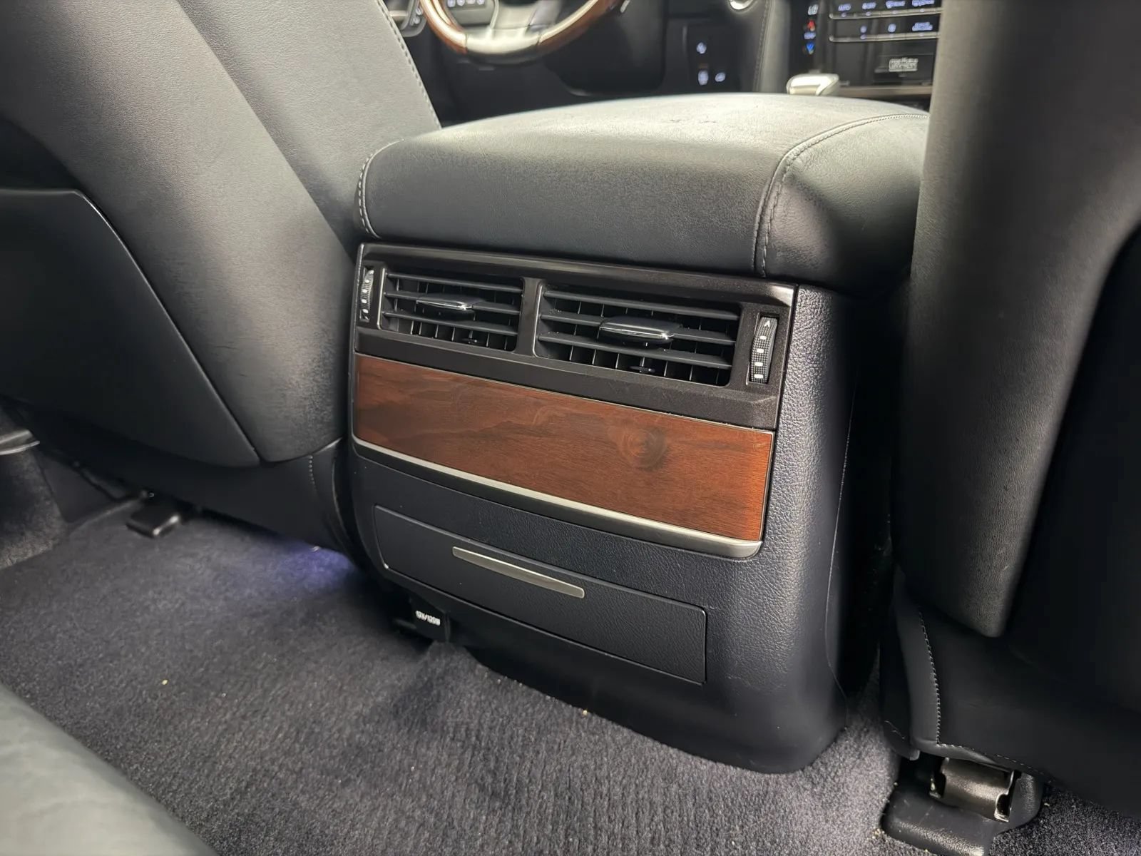 Used 2016 Lexus LX 570 4WD w/ Luxury Package image 30