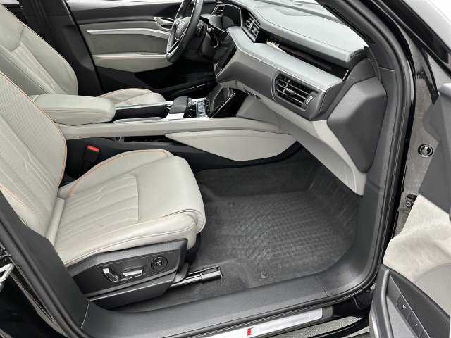 Certified 2024 Audi Q8 e-tron Premium Plus w/ Prestige Package AWD/4WD image 25