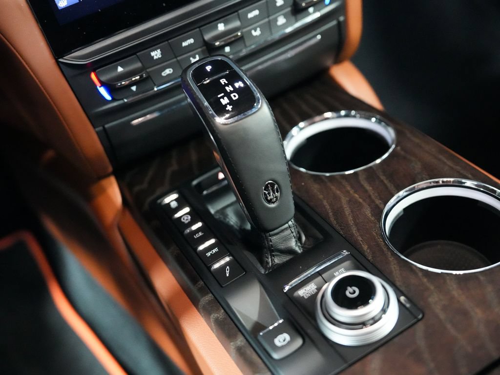 Used 2022 Maserati Quattroporte Modena Q4 AWD/4WD image 27
