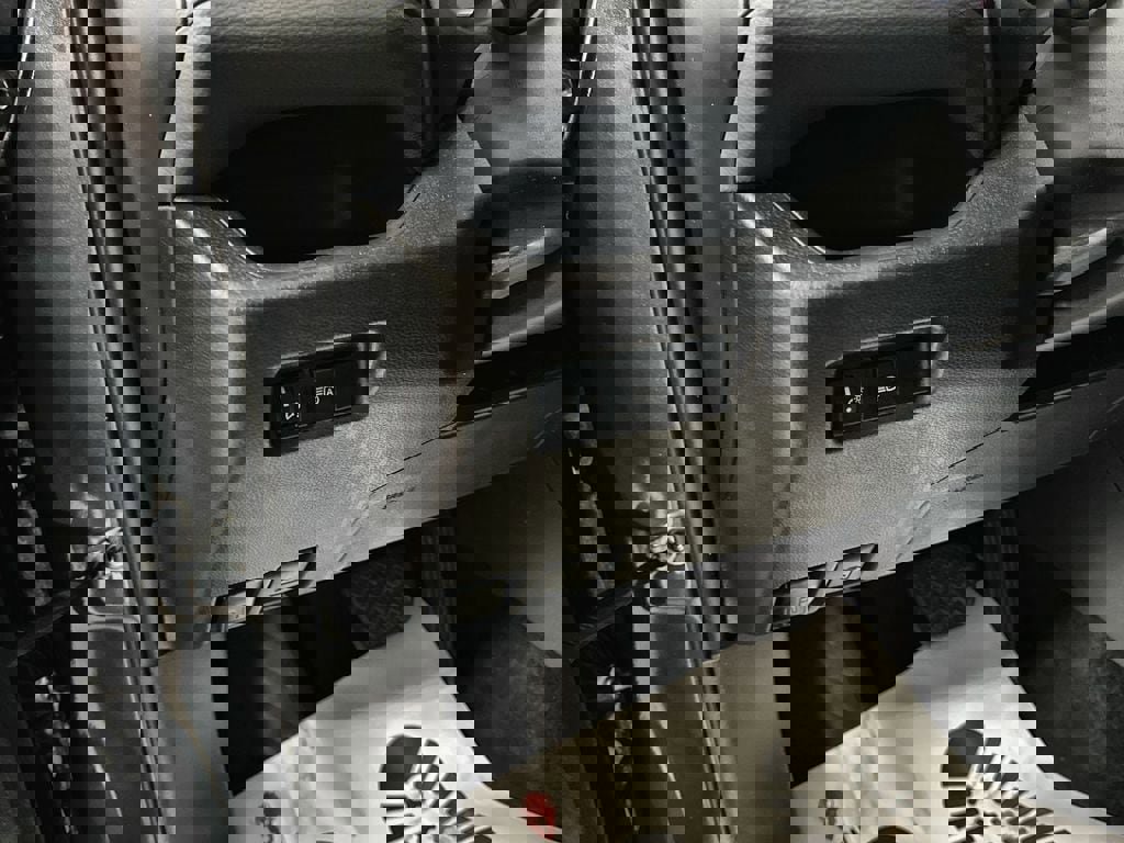 Used 2025 Toyota RAV4 XLE image 16