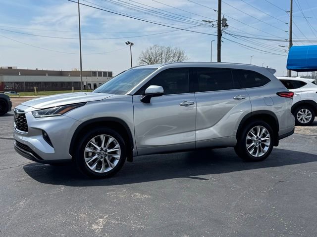 Used 2023 Toyota Highlander Limited image 3