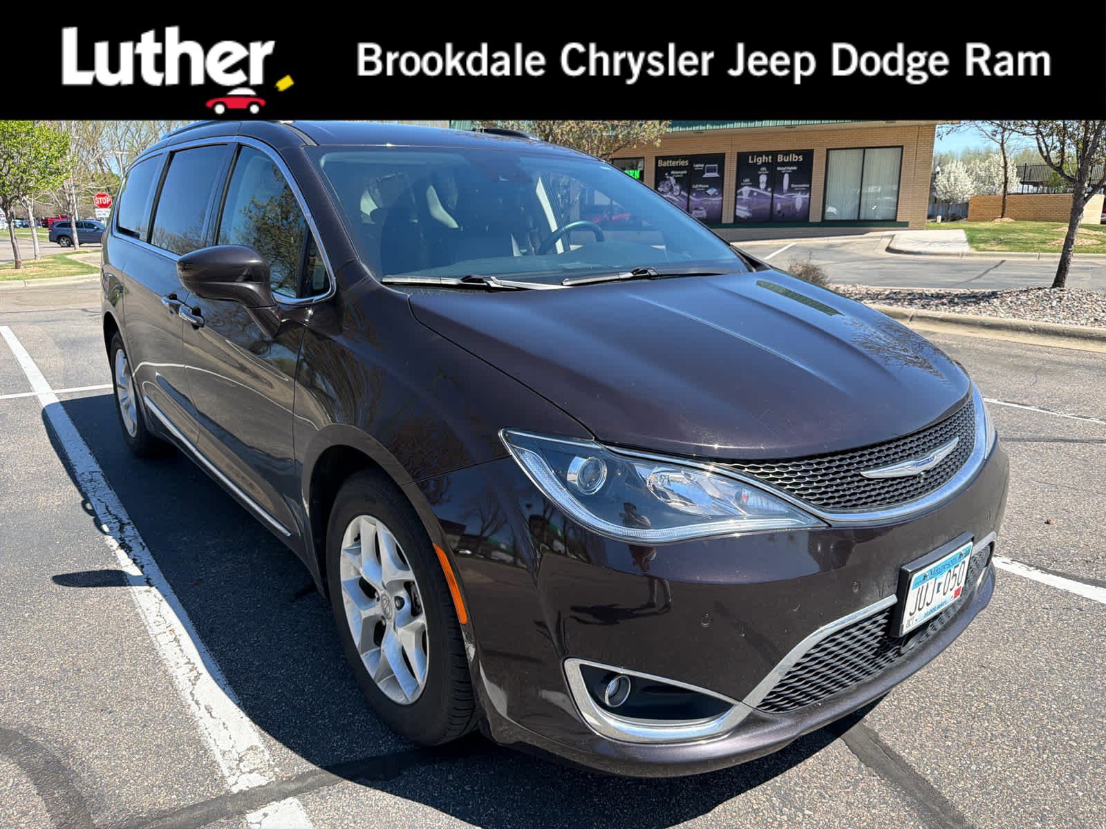 Used 2017 Chrysler Pacifica Touring-L Plus w/ Advanced Safetytec Group FWD image 1