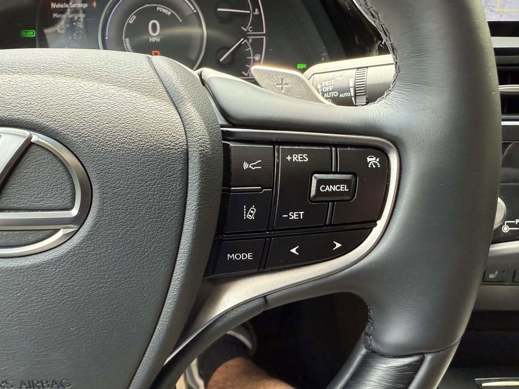 Used 2025 Lexus ES 300h w/ Technology Package FWD image 24
