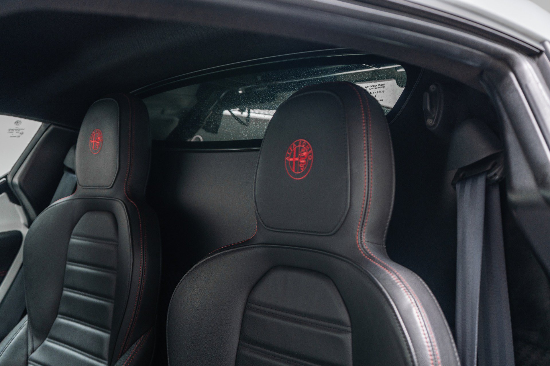 Used 2015 Alfa Romeo 4C Coupe w/ Leather Interior Group RWD image 24