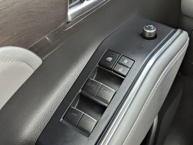 Used 2022 Toyota Highlander Platinum AWD/4WD image 25