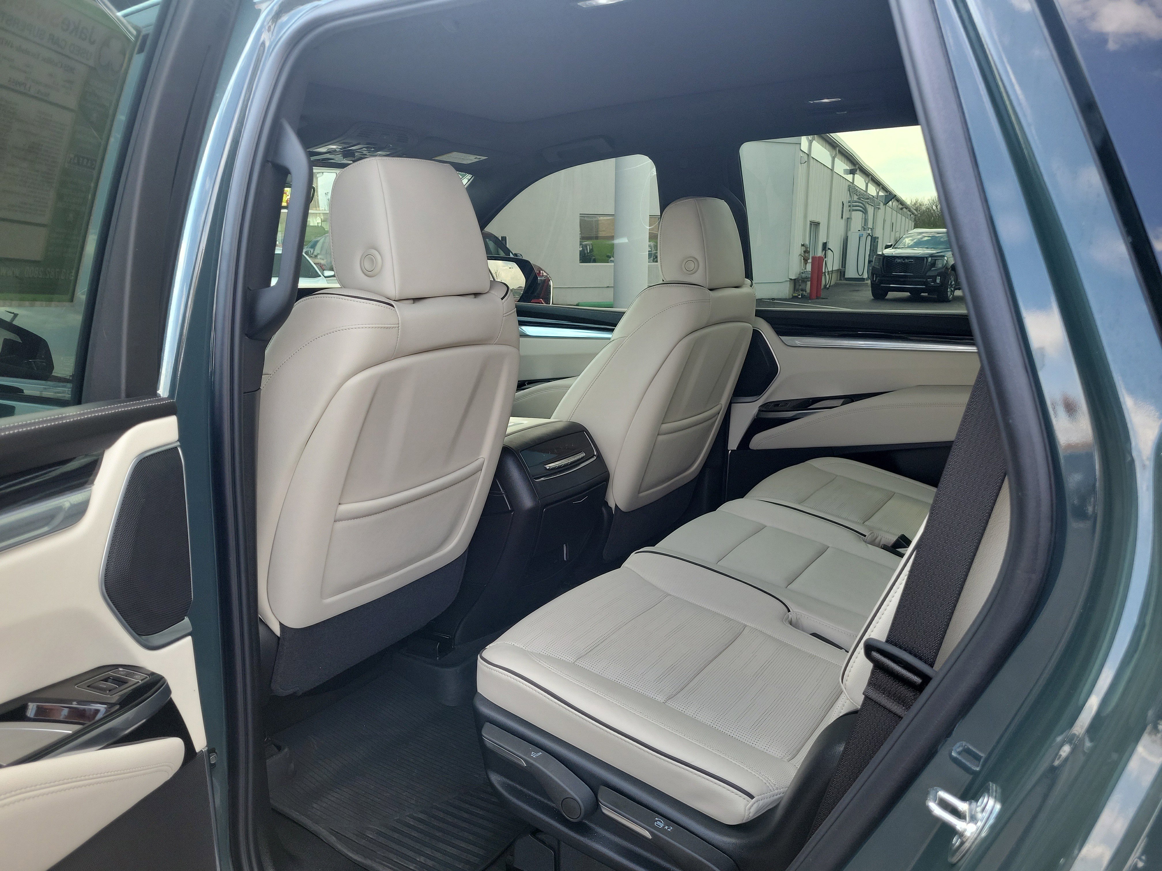 Used 2025 Cadillac Escalade Sport w/ Touring Package image 15
